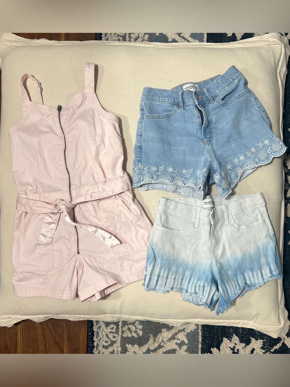 Abercrombie Kids Girls Shorts  Sz. 13/14 Bundle
Excellent condition, like new.